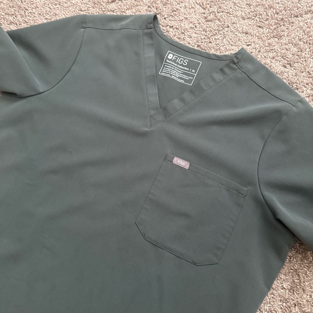 Figs Women’s V-Neck Scrub Top in Moss Green